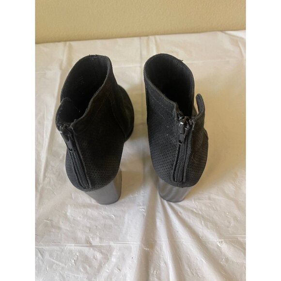 Call it spring  perforated ankle  boot  size 8 zip up - Picture 4 of 15